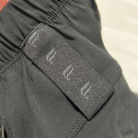 Fabletics The 7" one short lined NWT size xs Black - Picture 12 of 14